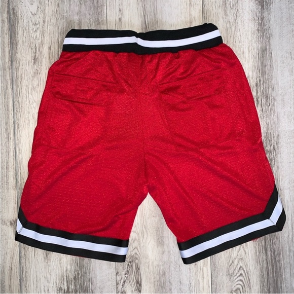 MENS RED STRIPE MESH BASKETBALL SHORTS - Picture 5 of 6